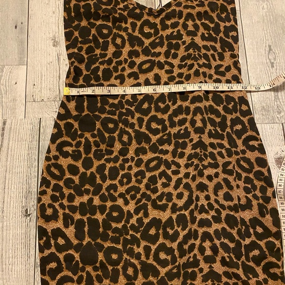 Prettylittlething Leopard print body con dress - Picture 4 of 8